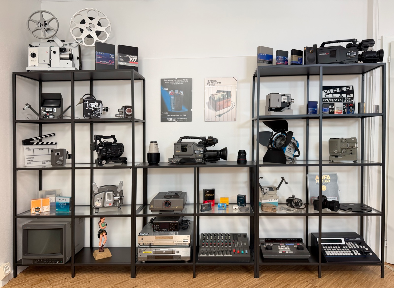 Collection d'appareils et supports audiovisuels Vidéo Clap